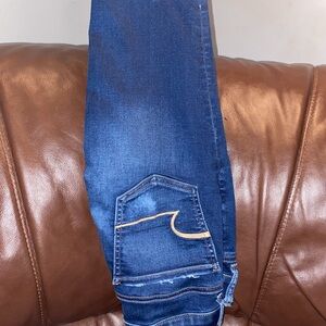 Stylish Blue Jeans with Pocket Detail